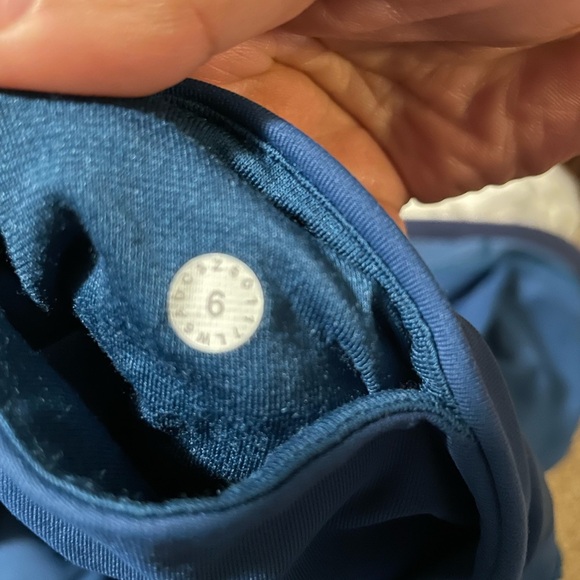 Lululemon Cropped Leggings Size 6 - Picture 9 of 9